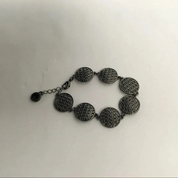 Liz Claiborne Circle Linked Bracelet - Picture 1 of 5